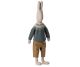 Maileg Hase Rabbit Size 5 dunkelblauer gestrickter Sweater Pullover und braune Hose aus Leinen und Baumwolle Nr 16-2522-00