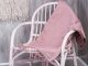 Bloomingville Decke Baumwolle rosa mit Fransen auf Rattan Stuhl pink