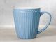 Greengate Becher ALICE Blau Kaffeebecher mit Henkel Everyday Keramik Geschirr Sky Blue 400 ml Rillenmuster Hygge für jeden Tag
