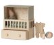 Maileg Micro Rabbit mit Babyzimmer Box im Set mit Micro Hase Babyanzug Flasche und Ball Maileg Spielzeug Set 16-1021-01