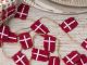 Solwang Girlande 10 Dänemark Flaggen aus Öko Tex Baumwolle handgestrickt 10 Fahnen an Juteschnur 100 cm
