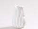 Vase Line weiß aus Keramik Blumenvase 15 cm hoch mit Rillen und 3D Struktur Dekoration modern