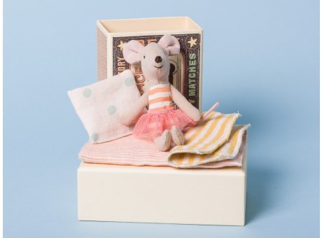 Maileg Maus kleine Schwester in Box mit Decke und Kissen in Streichholzschachtel 10 cm groß