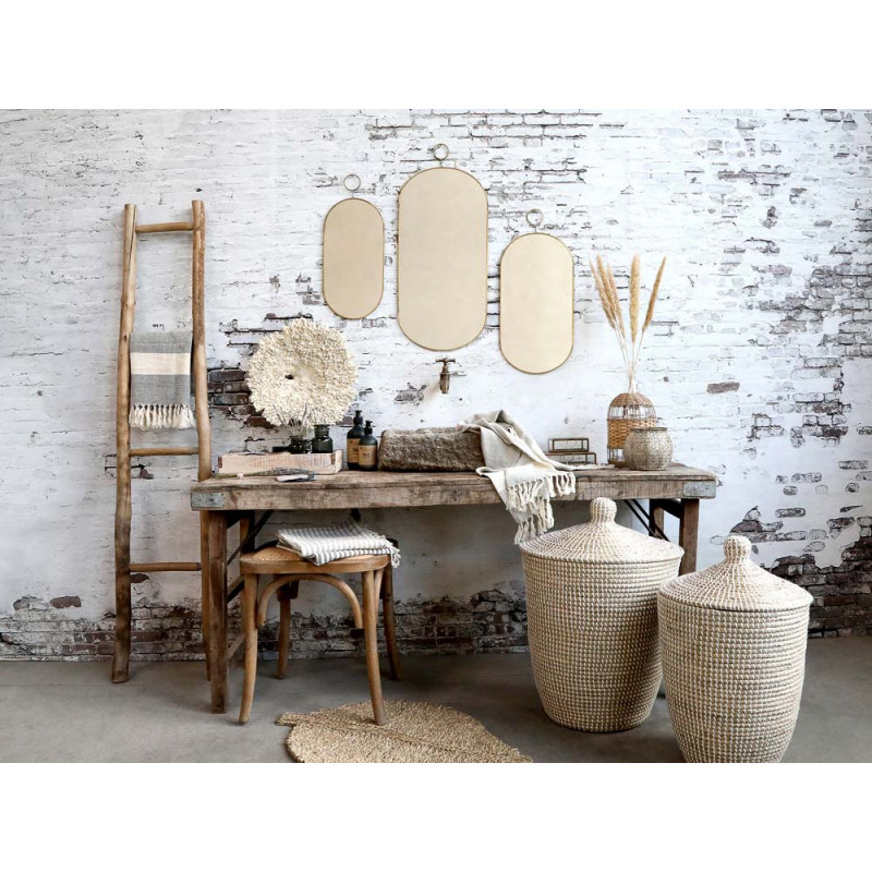 Chic Antique Korb Seegras mit Deckel als Wäschekorb an Tisch mit Spiegeln