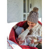 Greengate CHARLINE Latte Cup Becher Geschirr Serie Winter Design in Weiss mit Blumen in Rot mit Frau und Kind und SCARLETT Kissen