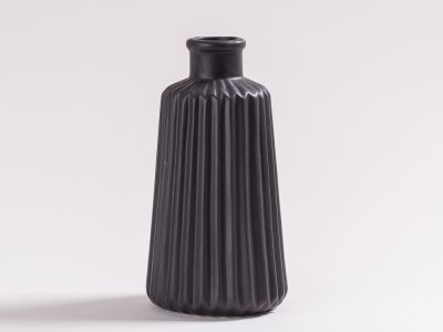 Vase Marit schwarz aus Keramik Blumenvase 17 cm hoch mit Rillen und 3D Struktur Dekoration modern