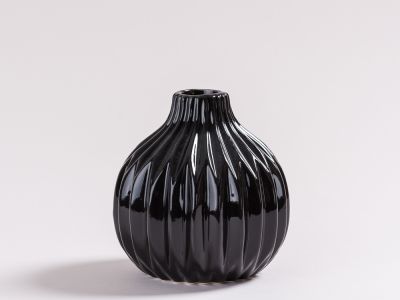 Vase Ruth schwarz glanz Blumenvase aus Keramik 11 cm hoch Rillen Design modern für eine Blume
