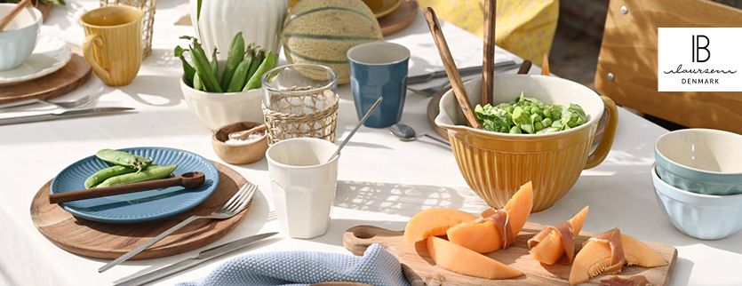 IB Laursen Shop - Sommerlich gedeckter Tisch mit Mynte Geschirr Tischkultur und Deko von IB Lauren - dänisches Design für den Sommer
